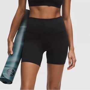 Wunder Train No Line High-Rise Short 6"